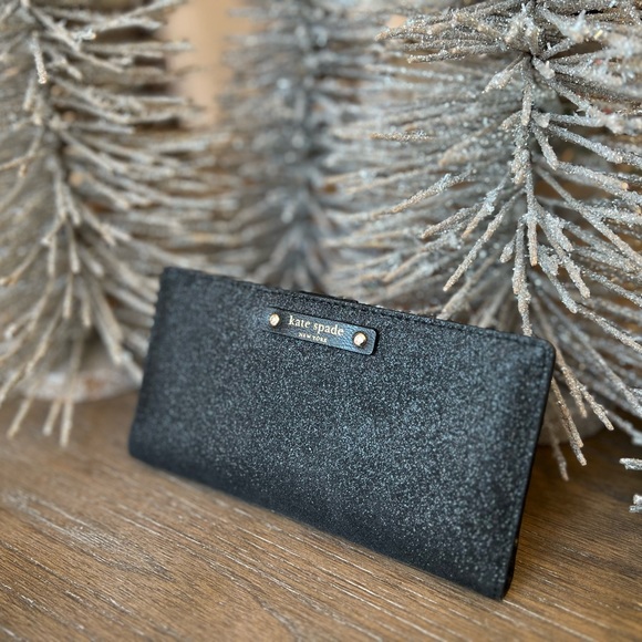 Kate spade wallet /like new - Picture 1 of 4